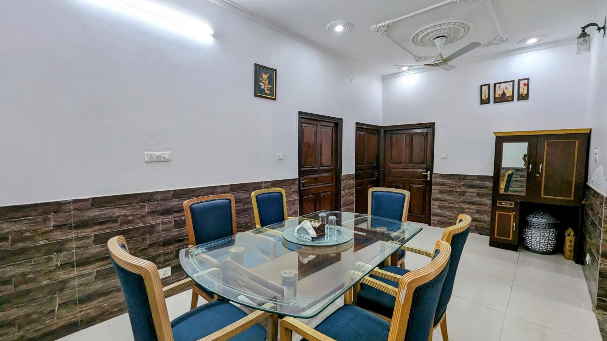 Hotel Lecston @Yashobhoomi Dwarka Sector - 25 Metro Station Delhi (National Capital Territory of India) Exterior foto