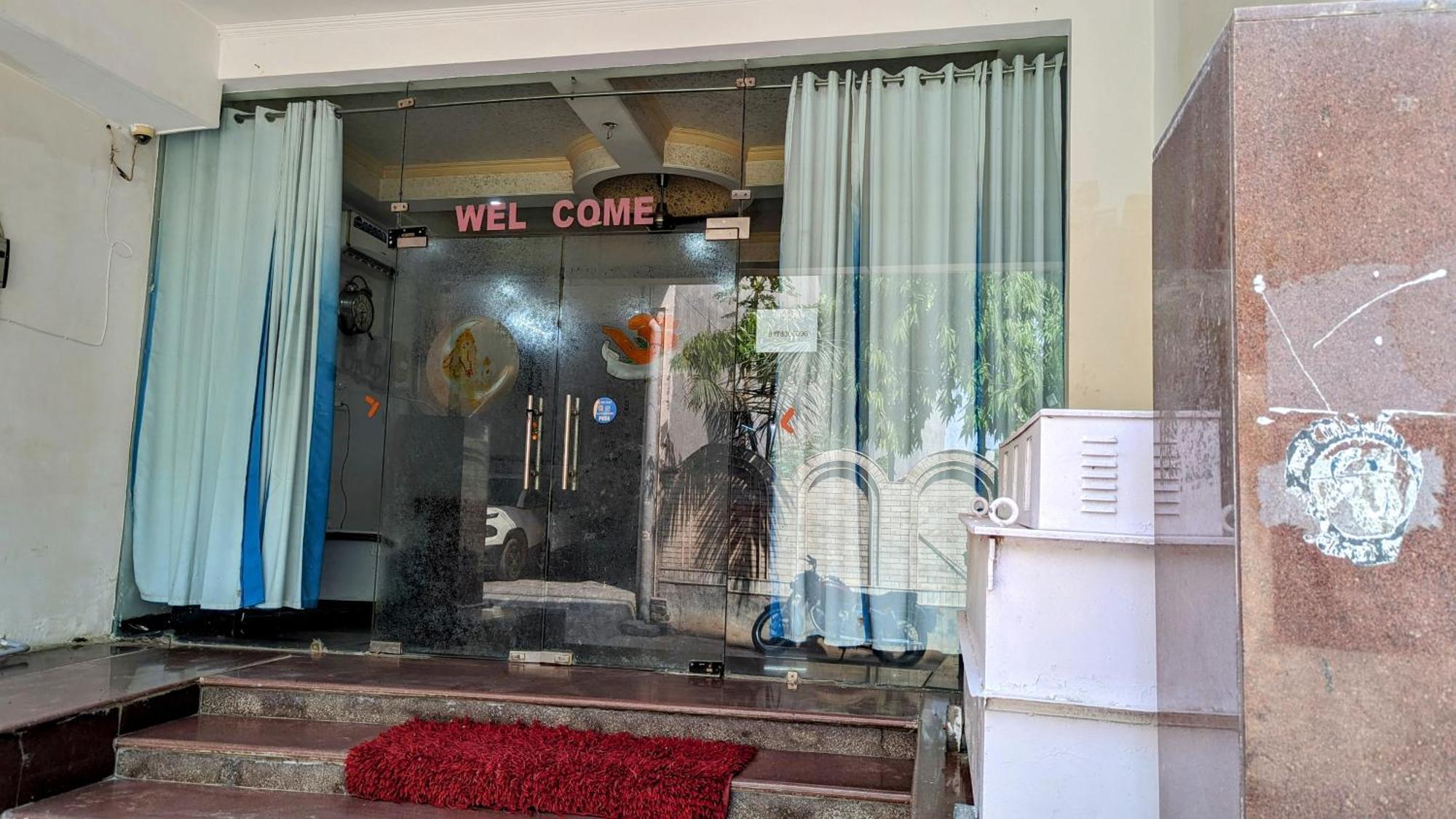 Hotel Lecston @Yashobhoomi Dwarka Sector - 25 Metro Station Delhi (National Capital Territory of India) Exterior foto