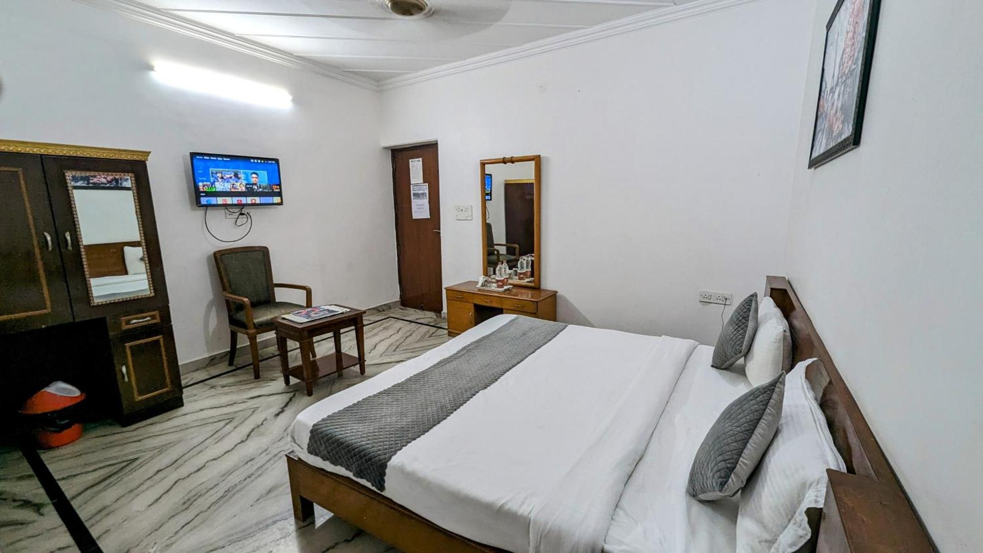Hotel Lecston @Yashobhoomi Dwarka Sector - 25 Metro Station Delhi (National Capital Territory of India) Exterior foto