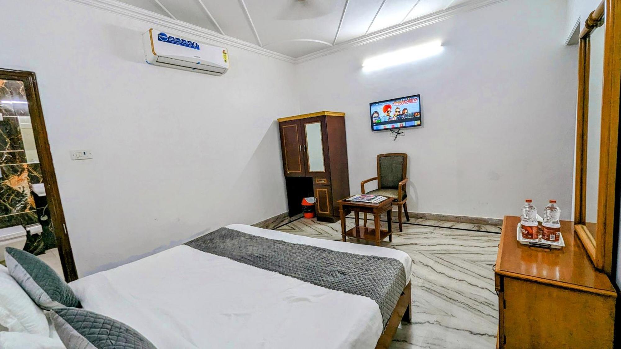 Hotel Lecston @Yashobhoomi Dwarka Sector - 25 Metro Station Delhi (National Capital Territory of India) Exterior foto