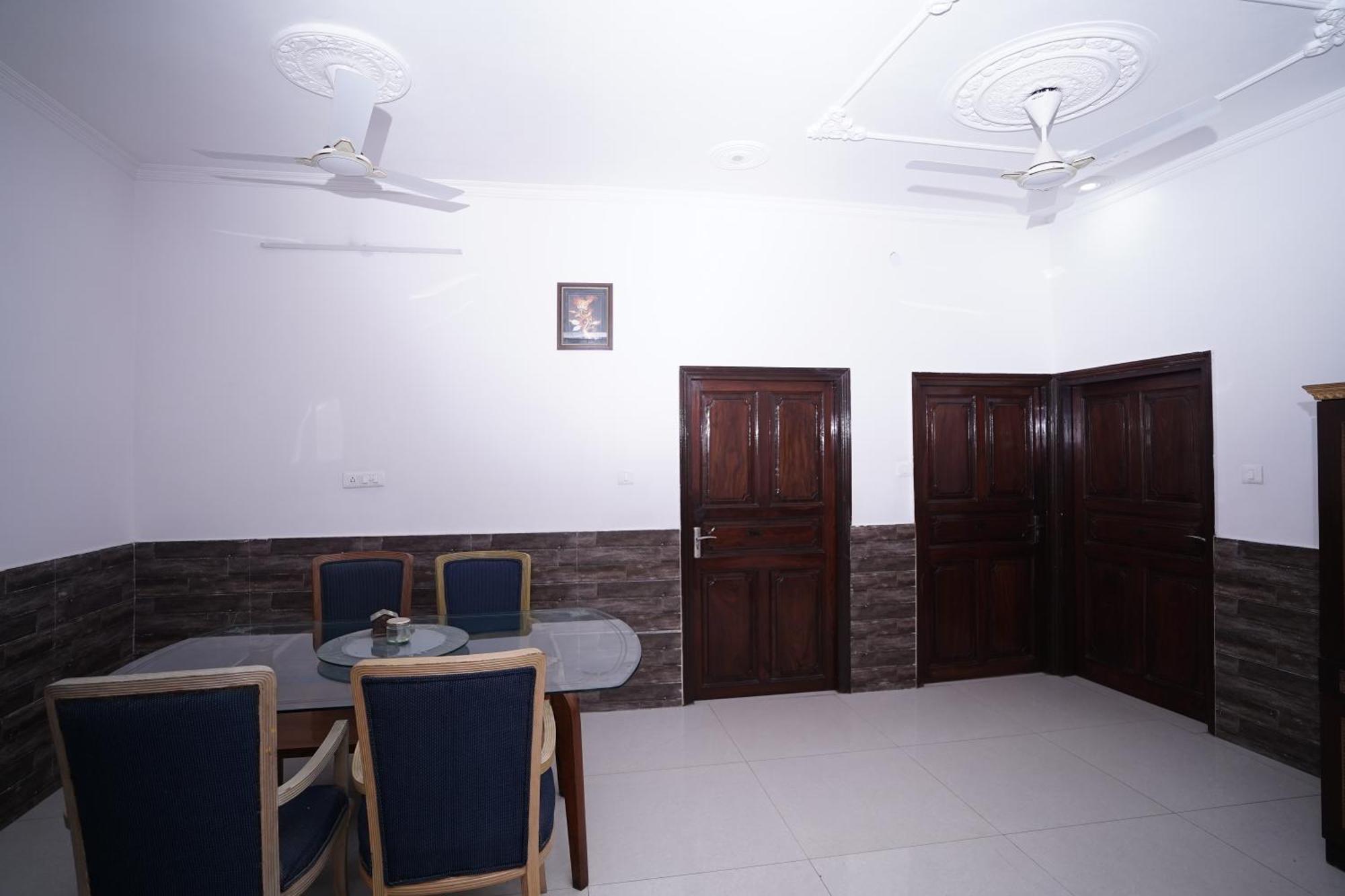 Hotel Lecston @Yashobhoomi Dwarka Sector - 25 Metro Station Delhi (National Capital Territory of India) Exterior foto