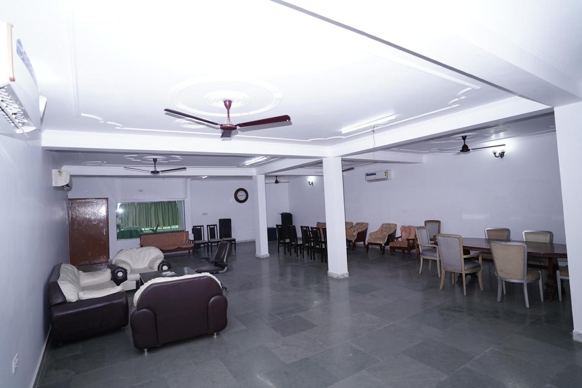 Hotel Lecston @Yashobhoomi Dwarka Sector - 25 Metro Station Delhi (National Capital Territory of India) Exterior foto